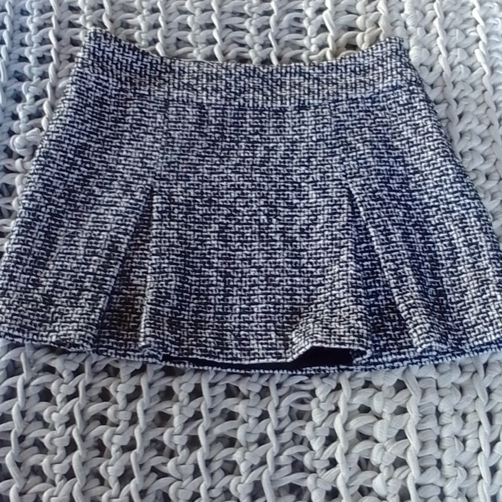 Express pleated mini skirt white/ black size 0